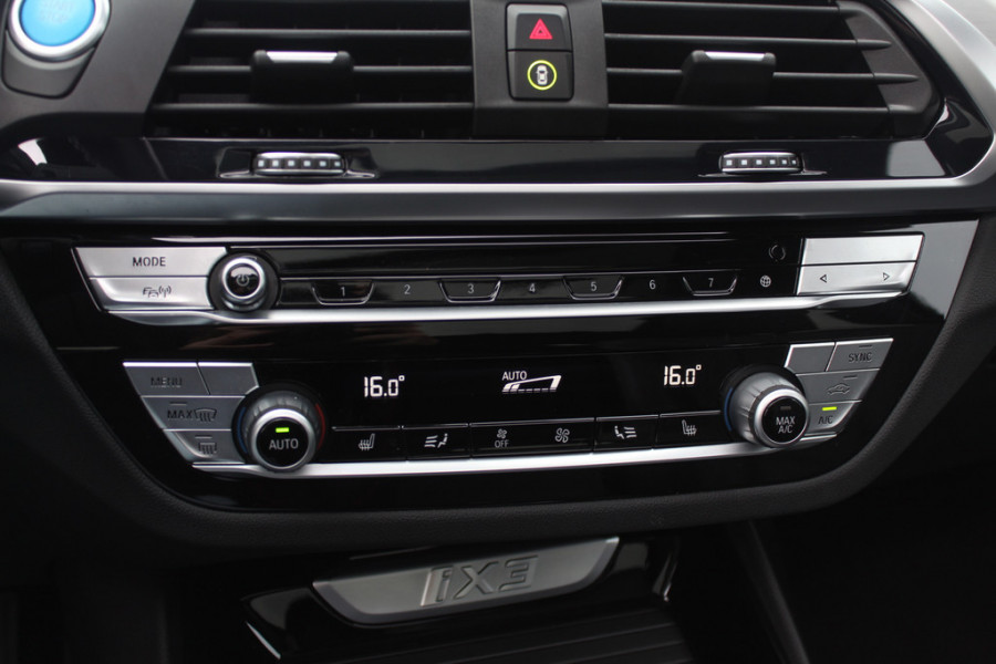 BMW iX3 Executive 80 kWh / SOH 95% / Panoramadak / Camera / Head-up / 20'' / Leder / Harman Kardon / Navigatie / Memory seats / Dodehoek / DAB / Stoelverwarming / Cruise Control Adaptief