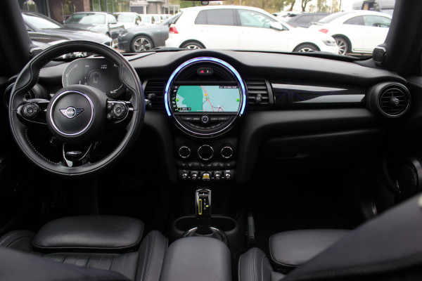 MINI Mini Electric Yours 33 kWh / SoH 95% / Full option! / Panoramadak / Camera / Head-up / Leder / Harman Kardon / Keyless / 17'' / CarPlay / Stoelverwarming / Matrix LED / DAB / Cruise Control