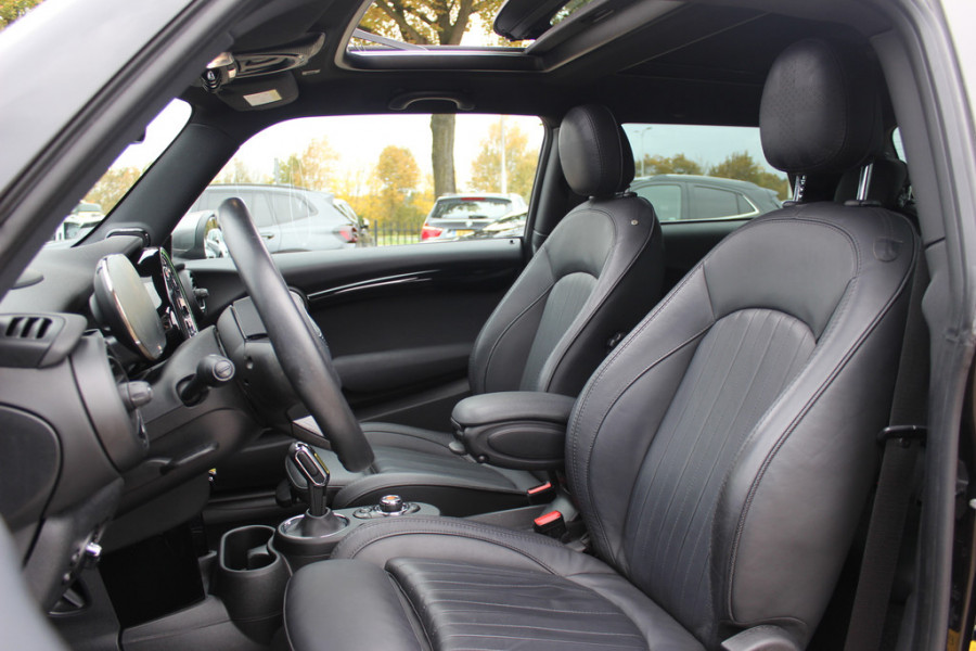 MINI Mini Electric Yours 33 kWh / SoH 95% / Full option! / Panoramadak / Camera / Head-up / Leder / Harman Kardon / Keyless / 17'' / CarPlay / Stoelverwarming / Matrix LED / DAB / Cruise Control