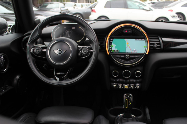 MINI Mini Electric Yours 33 kWh / SoH 95% / Full option! / Panoramadak / Camera / Head-up / Leder / Harman Kardon / Keyless / 17'' / CarPlay / Stoelverwarming / Matrix LED / DAB / Cruise Control