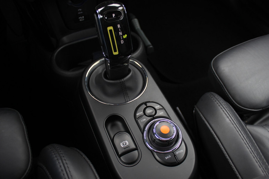 MINI Mini Electric Yours 33 kWh / SoH 95% / Full option! / Panoramadak / Camera / Head-up / Leder / Harman Kardon / Keyless / 17'' / CarPlay / Stoelverwarming / Matrix LED / DAB / Cruise Control