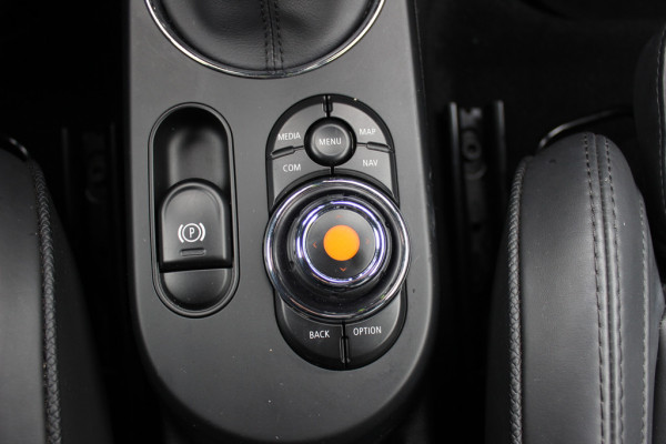 MINI Mini Electric Yours 33 kWh / SoH 95% / Full option! / Panoramadak / Camera / Head-up / Leder / Harman Kardon / Keyless / 17'' / CarPlay / Stoelverwarming / Matrix LED / DAB / Cruise Control