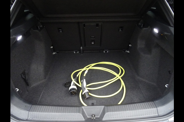 Volkswagen ID.4 First 77 kWh * DEALER ONDERH. * CARPLAY !!