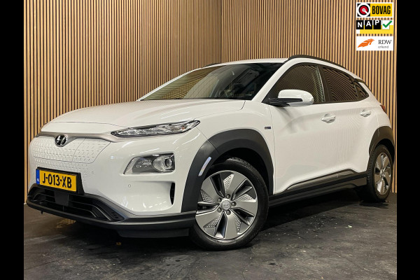 Hyundai Kona EV Premium 64 kWh|GROTE ACCU|100%SOH|FACELIFT|3-FASE|TREKH|HUD|LEDER|ACC|STUURVERW|STOELVERW+VENT.|CAMERA|CARPLAY|NL|