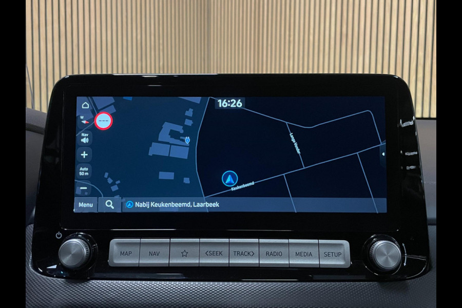 Hyundai Kona EV Premium 64 kWh|GROTE ACCU|100%SOH|FACELIFT|3-FASE|TREKH|HUD|LEDER|ACC|STUURVERW|STOELVERW+VENT.|CAMERA|CARPLAY|NL|