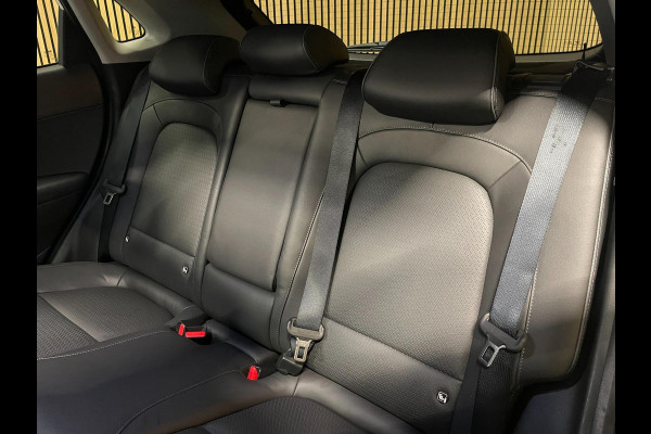 Hyundai Kona EV Premium 64 kWh|GROTE ACCU|100%SOH|FACELIFT|3-FASE|TREKH|HUD|LEDER|ACC|STUURVERW|STOELVERW+VENT.|CAMERA|CARPLAY|NL|