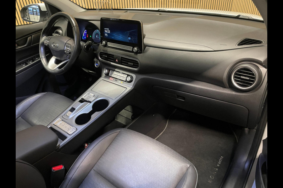 Hyundai Kona EV Premium 64 kWh|GROTE ACCU|100%SOH|FACELIFT|3-FASE|TREKH|HUD|LEDER|ACC|STUURVERW|STOELVERW+VENT.|CAMERA|CARPLAY|NL|