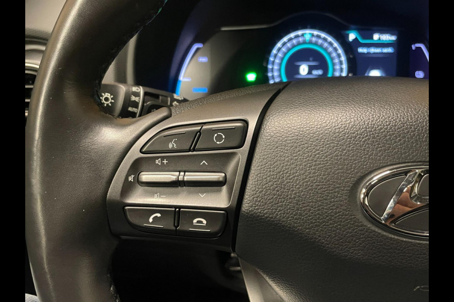 Hyundai Kona EV Premium 64 kWh|GROTE ACCU|100%SOH|FACELIFT|3-FASE|TREKH|HUD|LEDER|ACC|STUURVERW|STOELVERW+VENT.|CAMERA|CARPLAY|NL|
