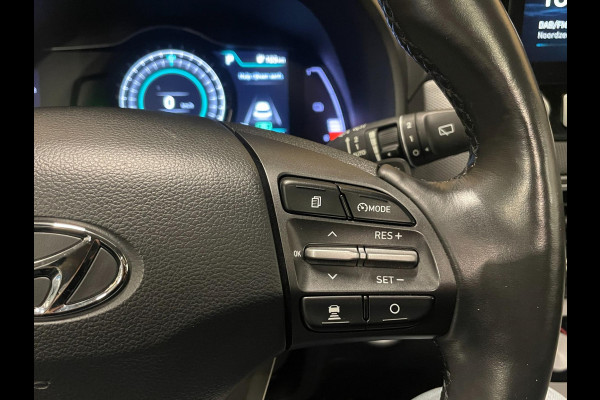 Hyundai Kona EV Premium 64 kWh|GROTE ACCU|100%SOH|FACELIFT|3-FASE|TREKH|HUD|LEDER|ACC|STUURVERW|STOELVERW+VENT.|CAMERA|CARPLAY|NL|