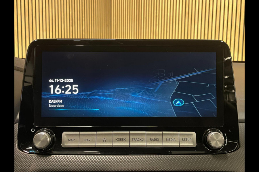 Hyundai Kona EV Premium 64 kWh|GROTE ACCU|100%SOH|FACELIFT|3-FASE|TREKH|HUD|LEDER|ACC|STUURVERW|STOELVERW+VENT.|CAMERA|CARPLAY|NL|