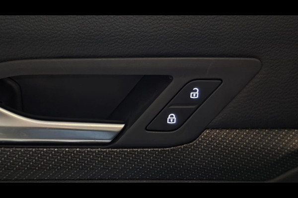 Volkswagen Golf 1.5 eTSI R-Line | Panorama | IQ Light | Acc | Automaat