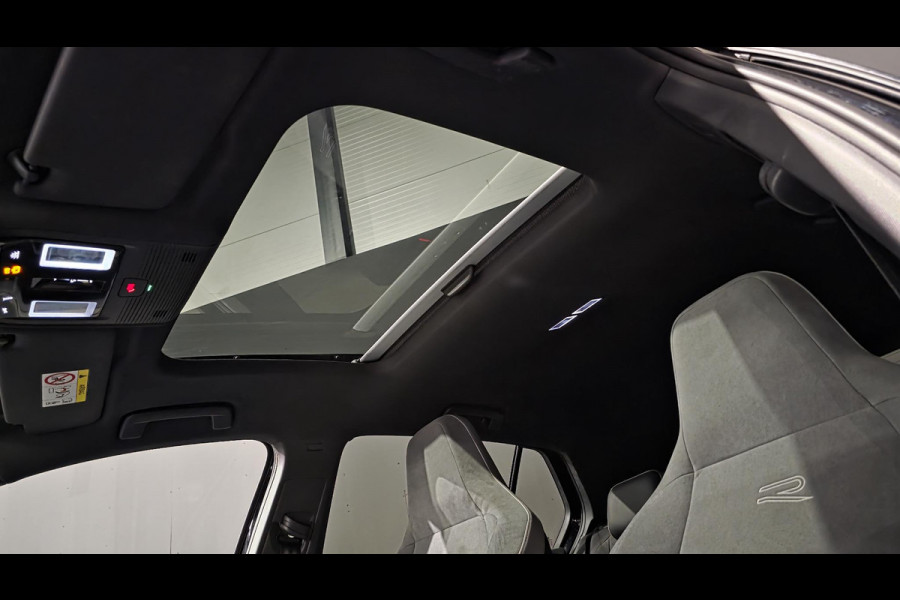Volkswagen Golf 1.5 eTSI R-Line | Panorama | IQ Light | Acc | Automaat