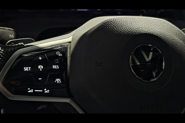 Volkswagen Golf 1.5 eTSI R-Line | Panorama | IQ Light | Acc | Automaat