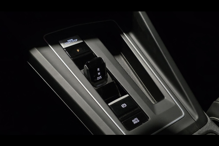 Volkswagen Golf 1.5 eTSI R-Line | Panorama | IQ Light | Acc | Automaat