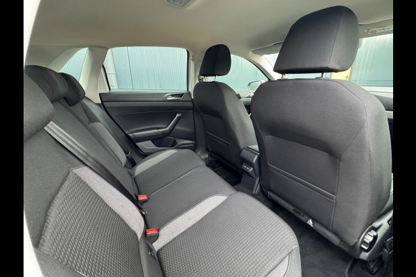 Volkswagen Polo 1.0 MPI * Carplay * Stoelverwarming * Cruise Control * Lichtmetalen Velgen *