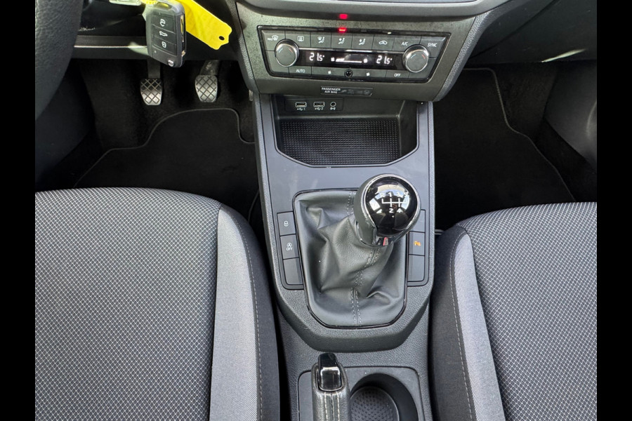 Seat Ibiza 1.0 TSI Style * Navigatie * Camera * Cruise Control * Lm Velgen *