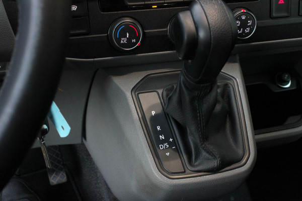 Volkswagen Transporter 2.0 TDI L2H1 150PK JB-EDITION DSG / PDC / VERLAGINGSVEREN / LEDEREN BEKLEDING / FULL / APPLE CARPLAY / NAVI