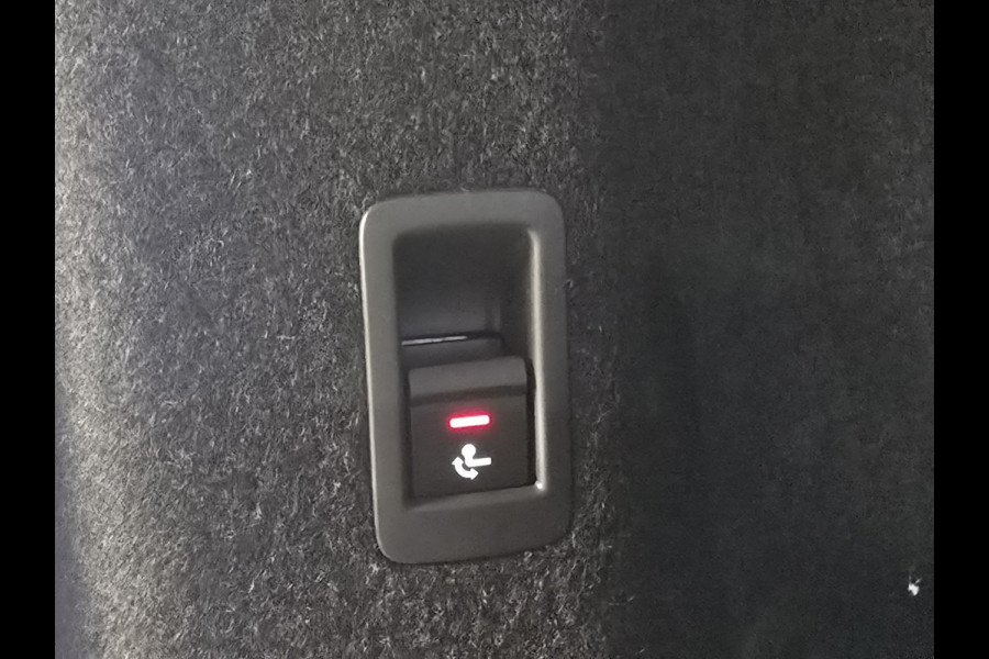 Audi Q4 Sportback e-tron 45 S Edition 82 kWh TREKHAAK CAMERA PARKEERSENSOREN VOOR EN ACHTER NAVI ADAPTIEVE CRUISE CONTROL