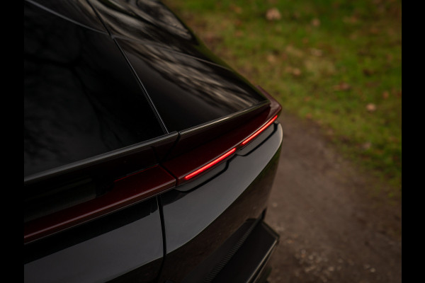 Ferrari 12Cilindri 6.5 V12 | Full carbon | Lift | Airbrushed Shields | Burmester | Atelier