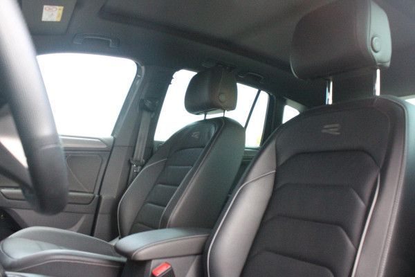 Volkswagen Tiguan 1.4 TSI 245PK eHybrid R-LINE BUSINESS + | BEKLEDING LEDER VIENNA | PANORAMISCH SCHUIF/KANTEL DAK | ELEKTRISCH WEGKLAPENBARE TREKHAAK | R-LINE INTERIEUR/EXTERIEUR | VERWARMBARE VOORSTOELEN/STUUR | ELEKTRISCH BEDIENBARE VOORSTOELEN MET GEHEUGEN FUNCTIE | AKOESTISCH GLAS GETINT | KEYLESS ACCESS/START | ELEKTRISCH BEDIENABRE ACHTERKLEP | DAKSPOILER R-LINE | SFEER VERLICHTING | RIJASSISTENT PAKKET O.A. LANE ASSIST EN ADAPTIVE CRUISE CONTROL EN DODEHOEK DETECTIE | NAVIGATIE | APPLE CARPLAY/ANDROID AUTO | DAB+ RADIO | LED MATRIX KOPLAMPEN (IQ LIGHT) | DRAADLOZE TELEFOONLADER