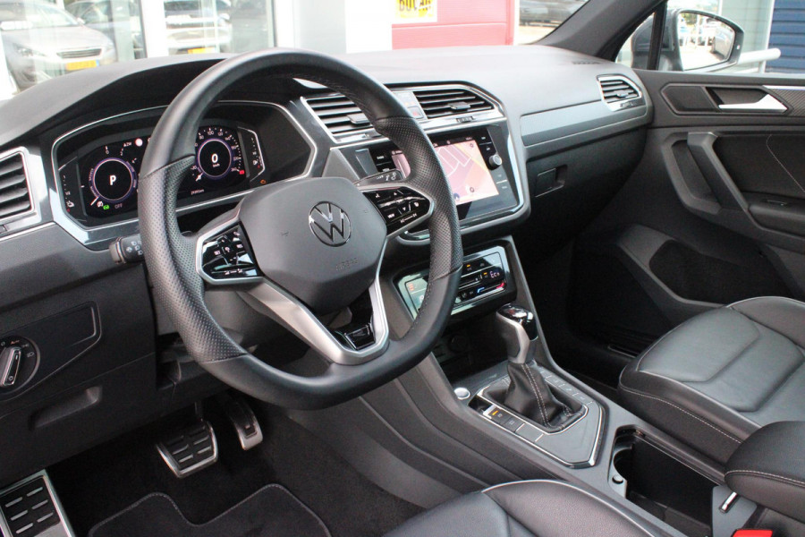 Volkswagen Tiguan 1.4 TSI 245PK eHybrid R-LINE BUSINESS + | BEKLEDING LEDER VIENNA | PANORAMISCH SCHUIF/KANTEL DAK | ELEKTRISCH WEGKLAPENBARE TREKHAAK | R-LINE INTERIEUR/EXTERIEUR | VERWARMBARE VOORSTOELEN/STUUR | ELEKTRISCH BEDIENBARE VOORSTOELEN MET GEHEUGEN FUNCTIE | AKOESTISCH GLAS GETINT | KEYLESS ACCESS/START | ELEKTRISCH BEDIENABRE ACHTERKLEP | DAKSPOILER R-LINE | SFEER VERLICHTING | RIJASSISTENT PAKKET O.A. LANE ASSIST EN ADAPTIVE CRUISE CONTROL EN DODEHOEK DETECTIE | NAVIGATIE | APPLE CARPLAY/ANDROID AUTO | DAB+ RADIO | LED MATRIX KOPLAMPEN (IQ LIGHT) | DRAADLOZE TELEFOONLADER
