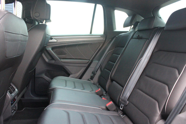 Volkswagen Tiguan 1.4 TSI 245PK eHybrid R-LINE BUSINESS + | BEKLEDING LEDER VIENNA | PANORAMISCH SCHUIF/KANTEL DAK | ELEKTRISCH WEGKLAPENBARE TREKHAAK | R-LINE INTERIEUR/EXTERIEUR | VERWARMBARE VOORSTOELEN/STUUR | ELEKTRISCH BEDIENBARE VOORSTOELEN MET GEHEUGEN FUNCTIE | AKOESTISCH GLAS GETINT | KEYLESS ACCESS/START | ELEKTRISCH BEDIENABRE ACHTERKLEP | DAKSPOILER R-LINE | SFEER VERLICHTING | RIJASSISTENT PAKKET O.A. LANE ASSIST EN ADAPTIVE CRUISE CONTROL EN DODEHOEK DETECTIE | NAVIGATIE | APPLE CARPLAY/ANDROID AUTO | DAB+ RADIO | LED MATRIX KOPLAMPEN (IQ LIGHT) | DRAADLOZE TELEFOONLADER
