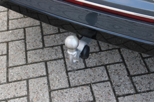 Volkswagen Tiguan 1.4 TSI 245PK eHybrid R-LINE BUSINESS + | BEKLEDING LEDER VIENNA | PANORAMISCH SCHUIF/KANTEL DAK | ELEKTRISCH WEGKLAPENBARE TREKHAAK | R-LINE INTERIEUR/EXTERIEUR | VERWARMBARE VOORSTOELEN/STUUR | ELEKTRISCH BEDIENBARE VOORSTOELEN MET GEHEUGEN FUNCTIE | AKOESTISCH GLAS GETINT | KEYLESS ACCESS/START | ELEKTRISCH BEDIENABRE ACHTERKLEP | DAKSPOILER R-LINE | SFEER VERLICHTING | RIJASSISTENT PAKKET O.A. LANE ASSIST EN ADAPTIVE CRUISE CONTROL EN DODEHOEK DETECTIE | NAVIGATIE | APPLE CARPLAY/ANDROID AUTO | DAB+ RADIO | LED MATRIX KOPLAMPEN (IQ LIGHT) | DRAADLOZE TELEFOONLADER