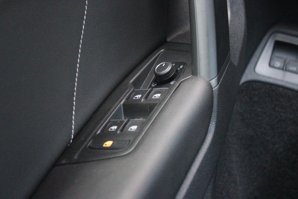 Volkswagen Tiguan 1.4 TSI 245PK eHybrid R-LINE BUSINESS + | BEKLEDING LEDER VIENNA | PANORAMISCH SCHUIF/KANTEL DAK | ELEKTRISCH WEGKLAPENBARE TREKHAAK | R-LINE INTERIEUR/EXTERIEUR | VERWARMBARE VOORSTOELEN/STUUR | ELEKTRISCH BEDIENBARE VOORSTOELEN MET GEHEUGEN FUNCTIE | AKOESTISCH GLAS GETINT | KEYLESS ACCESS/START | ELEKTRISCH BEDIENABRE ACHTERKLEP | DAKSPOILER R-LINE | SFEER VERLICHTING | RIJASSISTENT PAKKET O.A. LANE ASSIST EN ADAPTIVE CRUISE CONTROL EN DODEHOEK DETECTIE | NAVIGATIE | APPLE CARPLAY/ANDROID AUTO | DAB+ RADIO | LED MATRIX KOPLAMPEN (IQ LIGHT) | DRAADLOZE TELEFOONLADER
