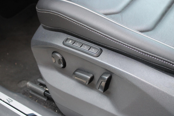 Volkswagen Tiguan 1.4 TSI 245PK eHybrid R-LINE BUSINESS + | BEKLEDING LEDER VIENNA | PANORAMISCH SCHUIF/KANTEL DAK | ELEKTRISCH WEGKLAPENBARE TREKHAAK | R-LINE INTERIEUR/EXTERIEUR | VERWARMBARE VOORSTOELEN/STUUR | ELEKTRISCH BEDIENBARE VOORSTOELEN MET GEHEUGEN FUNCTIE | AKOESTISCH GLAS GETINT | KEYLESS ACCESS/START | ELEKTRISCH BEDIENABRE ACHTERKLEP | DAKSPOILER R-LINE | SFEER VERLICHTING | RIJASSISTENT PAKKET O.A. LANE ASSIST EN ADAPTIVE CRUISE CONTROL EN DODEHOEK DETECTIE | NAVIGATIE | APPLE CARPLAY/ANDROID AUTO | DAB+ RADIO | LED MATRIX KOPLAMPEN (IQ LIGHT) | DRAADLOZE TELEFOONLADER