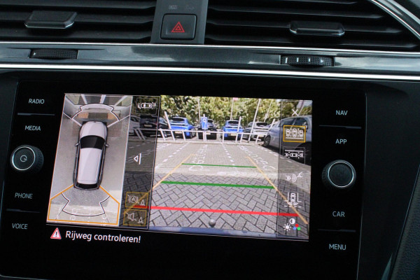Volkswagen Tiguan 1.4 TSI 245PK eHybrid R-LINE BUSINESS + | BEKLEDING LEDER VIENNA | PANORAMISCH SCHUIF/KANTEL DAK | ELEKTRISCH WEGKLAPENBARE TREKHAAK | R-LINE INTERIEUR/EXTERIEUR | VERWARMBARE VOORSTOELEN/STUUR | ELEKTRISCH BEDIENBARE VOORSTOELEN MET GEHEUGEN FUNCTIE | AKOESTISCH GLAS GETINT | KEYLESS ACCESS/START | ELEKTRISCH BEDIENABRE ACHTERKLEP | DAKSPOILER R-LINE | SFEER VERLICHTING | RIJASSISTENT PAKKET O.A. LANE ASSIST EN ADAPTIVE CRUISE CONTROL EN DODEHOEK DETECTIE | NAVIGATIE | APPLE CARPLAY/ANDROID AUTO | DAB+ RADIO | LED MATRIX KOPLAMPEN (IQ LIGHT) | DRAADLOZE TELEFOONLADER