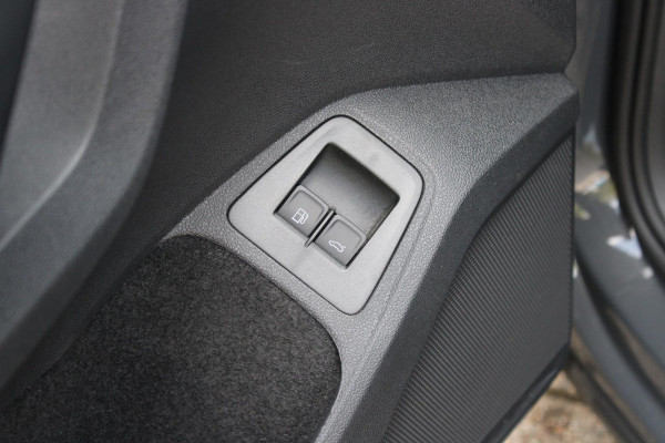 Volkswagen Tiguan 1.4 TSI 245PK eHybrid R-LINE BUSINESS + | BEKLEDING LEDER VIENNA | PANORAMISCH SCHUIF/KANTEL DAK | ELEKTRISCH WEGKLAPENBARE TREKHAAK | R-LINE INTERIEUR/EXTERIEUR | VERWARMBARE VOORSTOELEN/STUUR | ELEKTRISCH BEDIENBARE VOORSTOELEN MET GEHEUGEN FUNCTIE | AKOESTISCH GLAS GETINT | KEYLESS ACCESS/START | ELEKTRISCH BEDIENABRE ACHTERKLEP | DAKSPOILER R-LINE | SFEER VERLICHTING | RIJASSISTENT PAKKET O.A. LANE ASSIST EN ADAPTIVE CRUISE CONTROL EN DODEHOEK DETECTIE | NAVIGATIE | APPLE CARPLAY/ANDROID AUTO | DAB+ RADIO | LED MATRIX KOPLAMPEN (IQ LIGHT) | DRAADLOZE TELEFOONLADER