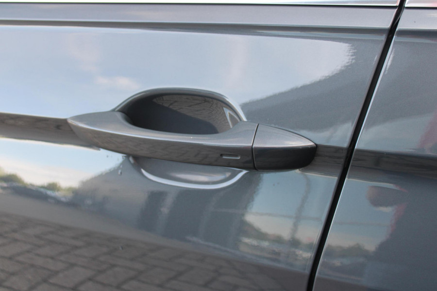 Volkswagen Tiguan 1.4 TSI 245PK eHybrid R-LINE BUSINESS + | BEKLEDING LEDER VIENNA | PANORAMISCH SCHUIF/KANTEL DAK | ELEKTRISCH WEGKLAPENBARE TREKHAAK | R-LINE INTERIEUR/EXTERIEUR | VERWARMBARE VOORSTOELEN/STUUR | ELEKTRISCH BEDIENBARE VOORSTOELEN MET GEHEUGEN FUNCTIE | AKOESTISCH GLAS GETINT | KEYLESS ACCESS/START | ELEKTRISCH BEDIENABRE ACHTERKLEP | DAKSPOILER R-LINE | SFEER VERLICHTING | RIJASSISTENT PAKKET O.A. LANE ASSIST EN ADAPTIVE CRUISE CONTROL EN DODEHOEK DETECTIE | NAVIGATIE | APPLE CARPLAY/ANDROID AUTO | DAB+ RADIO | LED MATRIX KOPLAMPEN (IQ LIGHT) | DRAADLOZE TELEFOONLADER