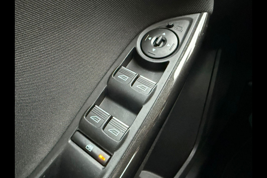 Ford FOCUS Wagon 1.5 Ecoboost Titanium 150pk 17 inch Velgen | Wegklapbare haak | Stoelverwarming | Navigatie | SYNC 3 | Voorruit verwarming | Cruise control