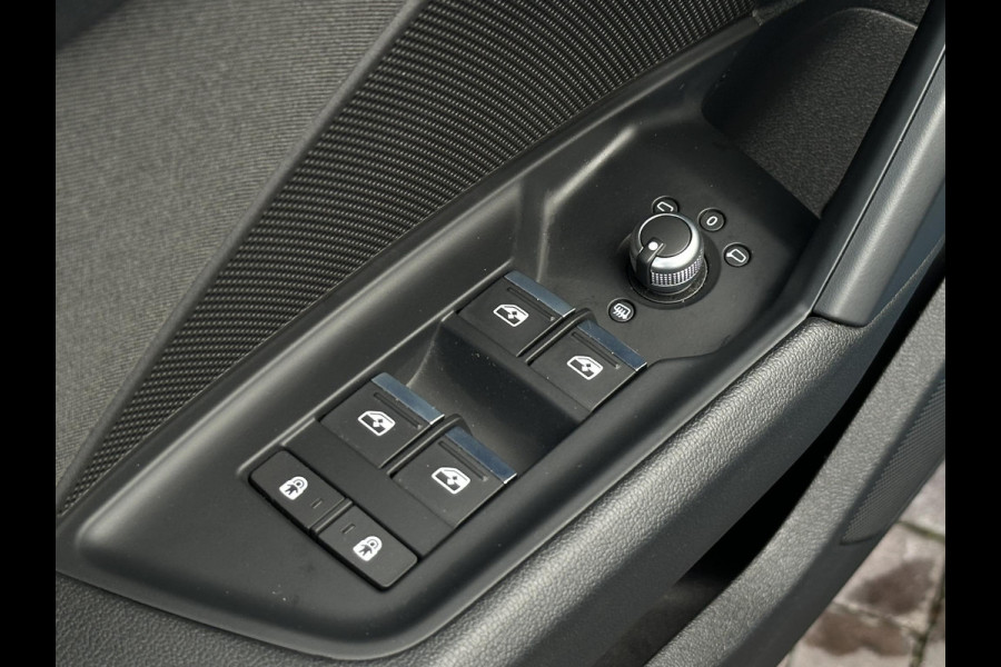 Audi A3 Sportback 40 TFSI e Edition 204 PK Panoramadak Adaptive Cruise LED DAB+