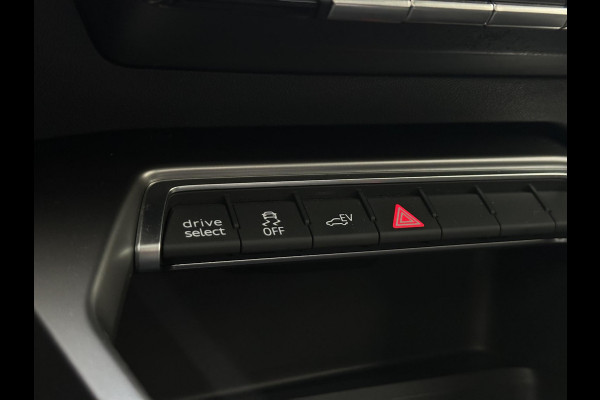 Audi A3 Sportback 40 TFSI e Edition 204 PK Panoramadak Adaptive Cruise LED DAB+