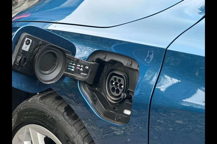 Audi A3 Sportback 40 TFSI e Edition 204 PK Panoramadak Adaptive Cruise LED DAB+