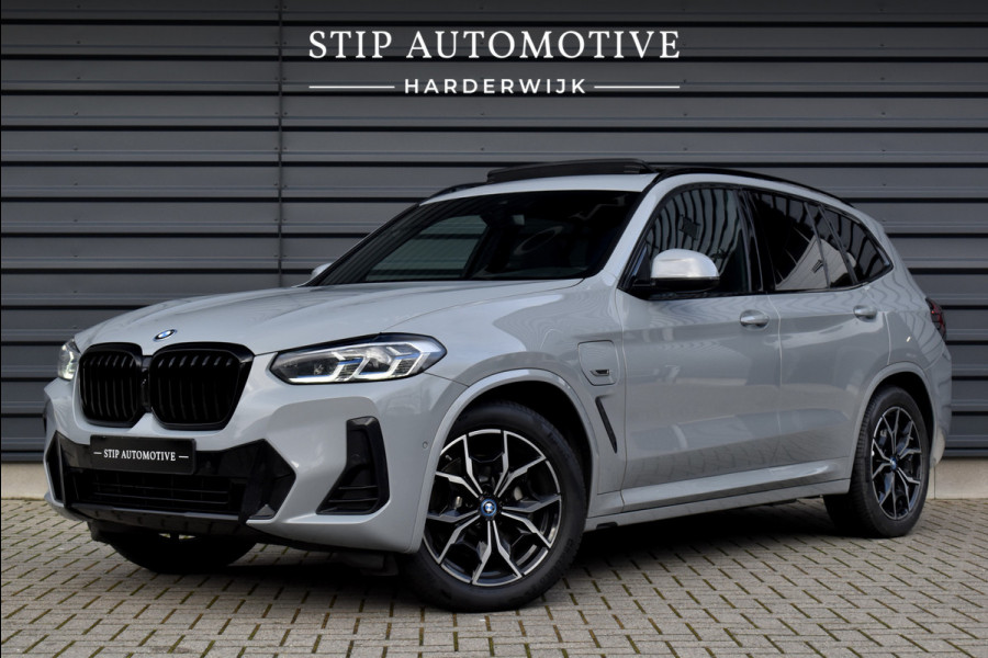 BMW X3 xDrive30e M Sport Shadow | Pano | Laser | Head-Up | Trekhaak | CarPlay | Stuur+Stoelverwarming |