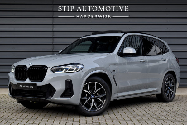 BMW X3 xDrive30e M Sport Shadow | Pano | Laser | Head-Up | Trekhaak | CarPlay | Stuur+Stoelverwarming |