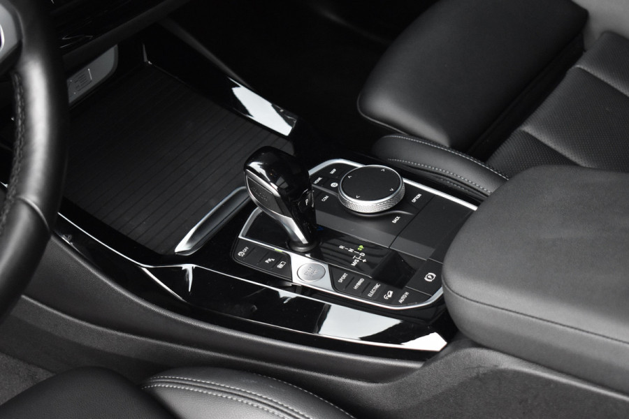 BMW X3 xDrive30e M Sport Shadow | Pano | Laser | Head-Up | Trekhaak | CarPlay | Stuur+Stoelverwarming |