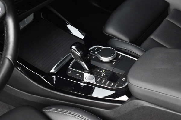 BMW X3 xDrive30e M Sport Shadow | Pano | Laser | Head-Up | Trekhaak | CarPlay | Stuur+Stoelverwarming |
