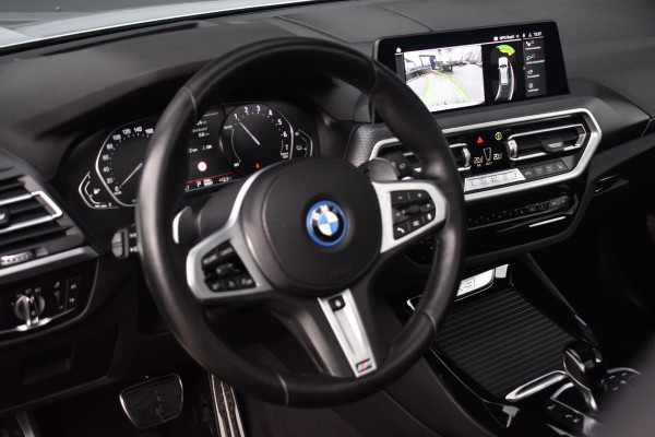 BMW X3 xDrive30e M Sport Shadow | Pano | Laser | Head-Up | Trekhaak | CarPlay | Stuur+Stoelverwarming |
