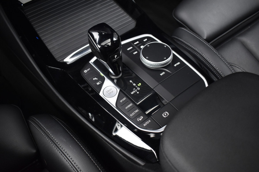 BMW X3 xDrive30e M Sport Shadow | Pano | Laser | Head-Up | Trekhaak | CarPlay | Stuur+Stoelverwarming |