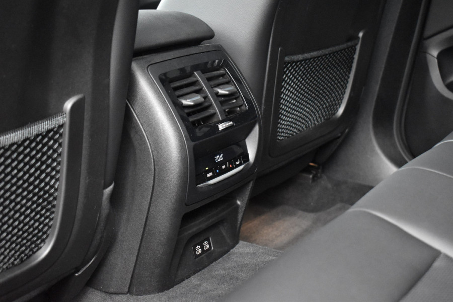 BMW X3 xDrive30e M Sport Shadow | Pano | Laser | Head-Up | Trekhaak | CarPlay | Stuur+Stoelverwarming |
