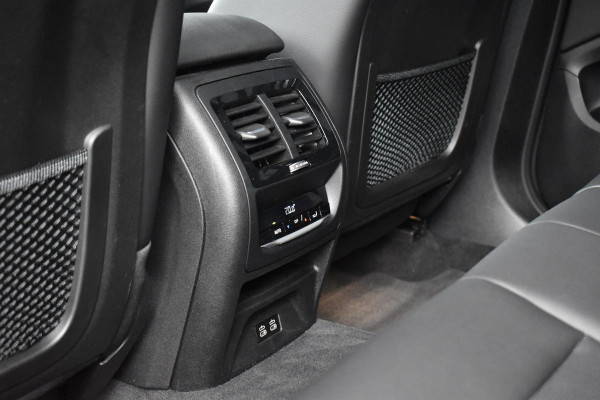 BMW X3 xDrive30e M Sport Shadow | Pano | Laser | Head-Up | Trekhaak | CarPlay | Stuur+Stoelverwarming |