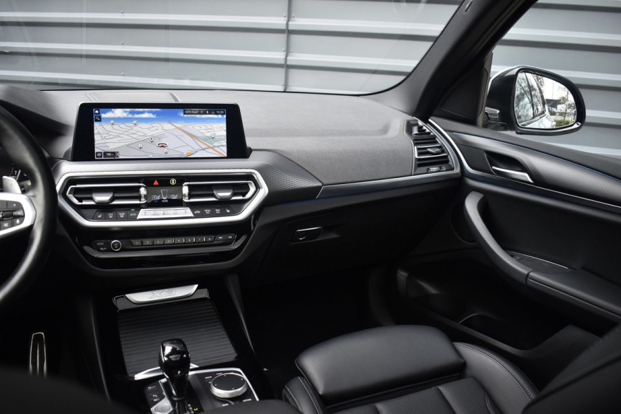 BMW X3 xDrive30e M Sport Shadow | Pano | Laser | Head-Up | Trekhaak | CarPlay | Stuur+Stoelverwarming |