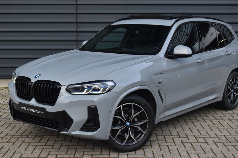 BMW X3 xDrive30e M Sport Shadow | Pano | Laser | Head-Up | Trekhaak | CarPlay | Stuur+Stoelverwarming |