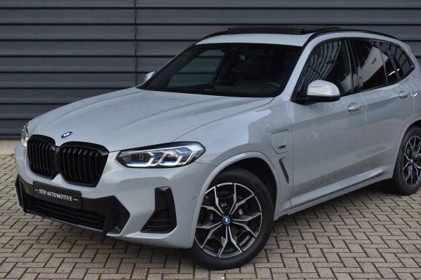 BMW X3 xDrive30e M Sport Shadow | Pano | Laser | Head-Up | Trekhaak | CarPlay | Stuur+Stoelverwarming |
