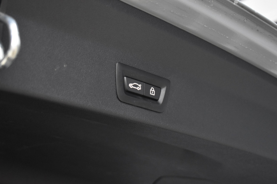 BMW X3 xDrive30e M Sport Shadow | Pano | Laser | Head-Up | Trekhaak | CarPlay | Stuur+Stoelverwarming |