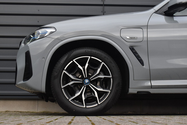 BMW X3 xDrive30e M Sport Shadow | Pano | Laser | Head-Up | Trekhaak | CarPlay | Stuur+Stoelverwarming |