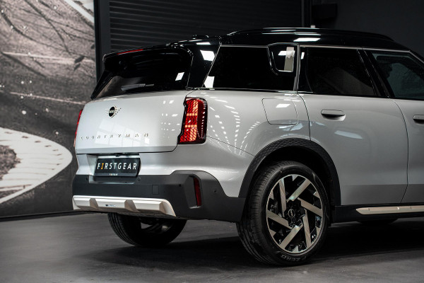 MINI Countryman 1.5 C Favoured M *Panorama / Head-up Display / Keyless Entry / Apple Carplay / LED-verlichting*